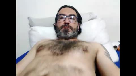 Snapshot of luis2988z chatting on 04.17.26 Hairyman online show from 04.17.26