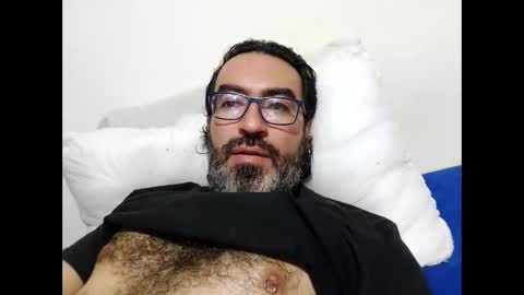 Snapshot of luis2988z chatting on 04.19.26 Hairyman online show from 04.19.26