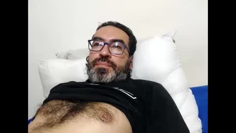Snapshot of luis2988z chatting on 04.21.26 Hairyman online show from 04.21.26