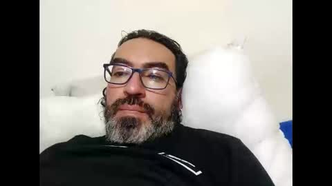 Snapshot of luis2988z chatting on 04.21.26 Hairyman online show from 04.21.26