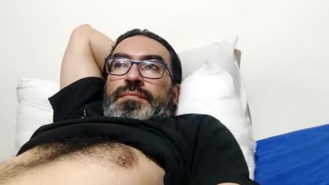Snapshot of luis2988z chatting on 04.30.26 Hairyman online show from 04.30.26