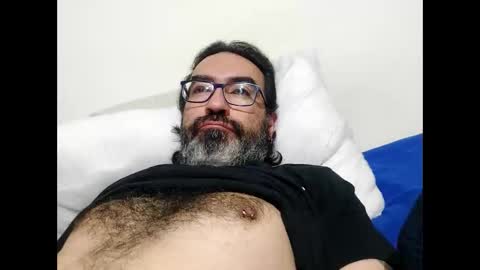 Snapshot of luis2988z chatting on 05.03.26 Hairyman online show from 05.03.26