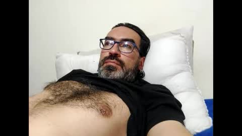 Snapshot of luis2988z chatting on 05.12.26 Hairyman online show from 05.12.26