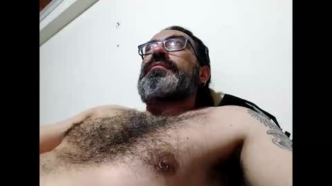 Snapshot of luis2988z chatting on 06.01.26 Hairyman online show from 06.01.26