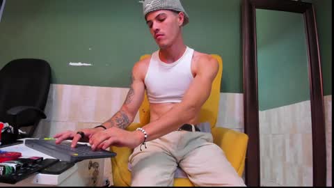 Snapshot of luis_as chatting on 01.12.25 Luis AS online show from 01.12.25