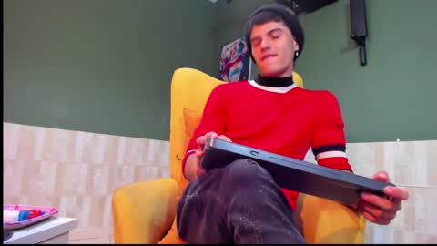 Snapshot of luis_as chatting on 02.04.25 Luis AS online show from 02.04.25