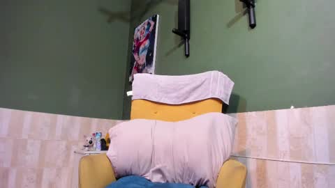 Snapshot of luis_as chatting on 02.20.25 Luis AS online show from 02.20.25