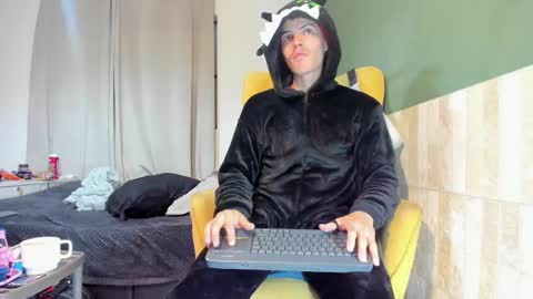 Snapshot of luis_as chatting on 02.23.25 Luis AS online show from 02.23.25