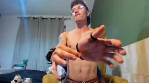 Snapshot of luis_as chatting on 02.27.25 Luis AS online show from 02.27.25