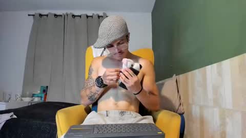 Snapshot of luis_as chatting on 02.28.25 Luis AS online show from 02.28.25