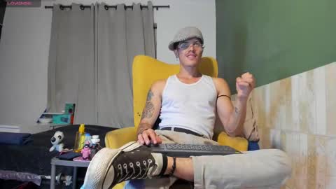 Snapshot of luis_as chatting on 02.28.25 Luis AS online show from 02.28.25