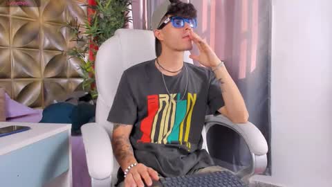 Snapshot of luis_as chatting on 10.21.25 Luis AS online show from 10.21.25