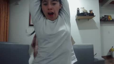 Snapshot of luisa_hollmes chatting on 10.29.25 luisa_hollmes online show from 10.29.25