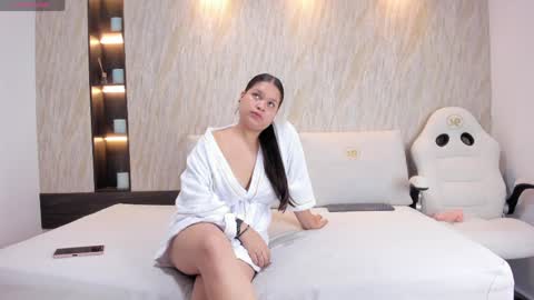 Snapshot of luisa_owen chatting on 04.07.26 Luisa online show from 04.07.26