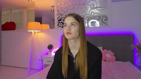 LuisaClover online show from 12.02.25