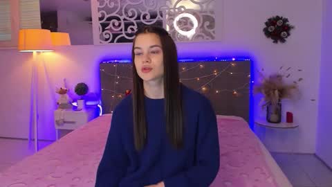 LuisaClover online show from 12.20.25