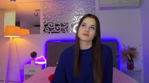 Snapshot of luisaclover chatting on 02.12.26 LuisaClover online show from 02.12.26