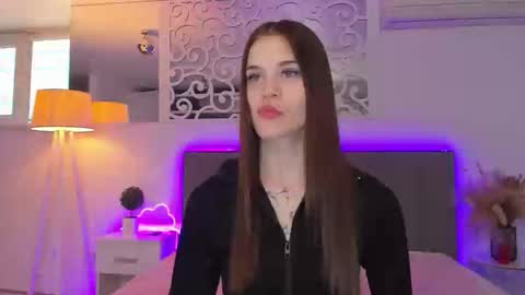 Snapshot of luisaclover chatting on 02.21.26 LuisaClover online show from 02.21.26