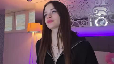 Snapshot of luisaclover chatting on 02.26.26 LuisaClover online show from 02.26.26