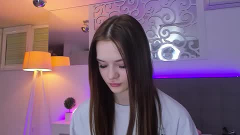 Snapshot of luisaclover chatting on 03.04.26 LuisaClover online show from 03.04.26