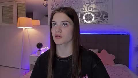 LuisaClover online show from 04.19.26