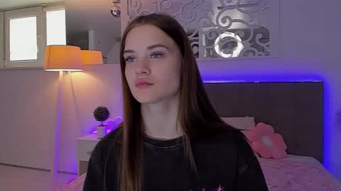 LuisaClover online show from 05.11.26