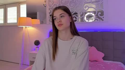 LuisaClover online show from 06.03.26