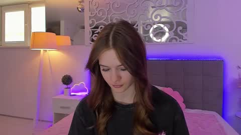 LuisaClover online show from 06.04.26