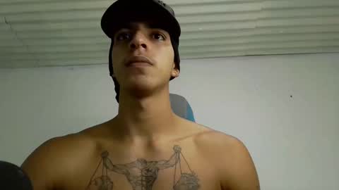 Snapshot of luisadrianguzmansantander5 chatting on 10.24.25 luisadrianguzmansantander5 online show from 10.24.25