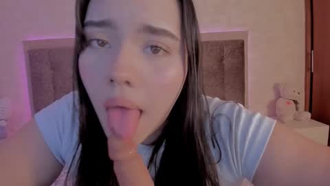 Snapshot of luisagiraldo_ chatting on 10.02.25 Luisa Giraldo online show from 10.02.25