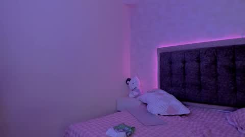 Snapshot of luisagiraldo_ chatting on 11.12.25 Luisa Giraldo online show from 11.12.25