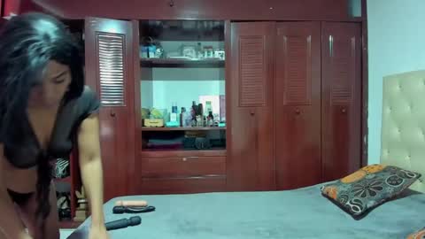 Snapshot of luissa_s1 chatting on 01.16.25 Luissa online show from 01.16.25