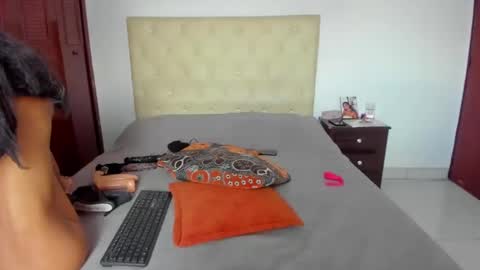 Snapshot of luissa_s1 chatting on 10.17.25 Luissa online show from 10.17.25