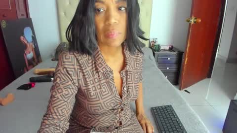 Snapshot of luissa_s1 chatting on 11.11.25 Luissa online show from 11.11.25