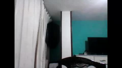 Snapshot of luiyi1997 chatting on 02.10.25 EroticMan online show from 02.10.25