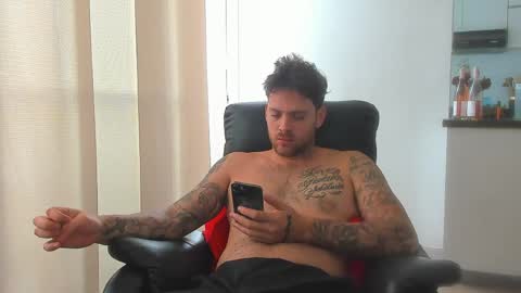 Snapshot of lukeglanton17 chatting on 04.13.26 Luke online show from 04.13.26