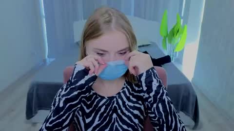 lukeriamoon online show from 09.26.25