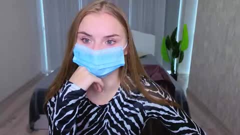 lukeriamoon online show from 10.18.25