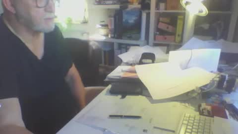 Snapshot of luley58 chatting on 04.21.26 luley58 online show from 04.21.26