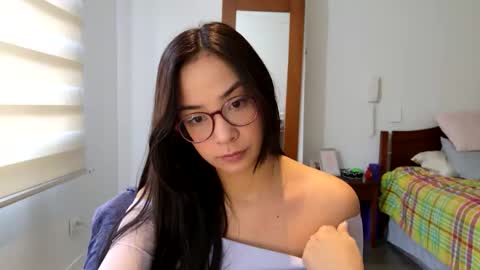 Snapshot of lulibee_ chatting on 04.03.26 Luli online show from 04.03.26