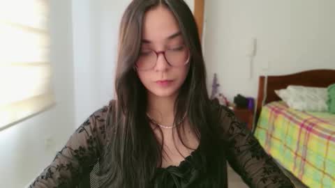Snapshot of lulibee_ chatting on 06.03.26 Luli online show from 06.03.26