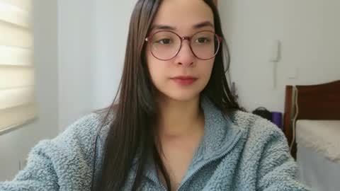 Snapshot of lulibee_ chatting on 06.19.26 Luli online show from 06.19.26