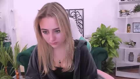 Lily online show from 09.14.25