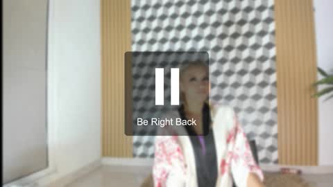 lulu__cute1 online show from 12.17.25