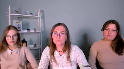 Snapshot of lulu_fly_ chatting on 10.14.25 lulu_fly_ online show from 10.14.25