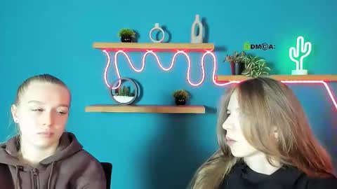 Snapshot of lulu_fly_ chatting on 10.17.25 lulu_fly_ online show from 10.17.25
