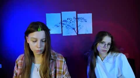 Snapshot of lulu_fly_ chatting on 10.20.25 lulu_fly_ online show from 10.20.25