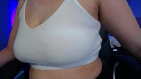 Snapshot of lulugh_ chatting on 10.03.25 lulu online show from 10.03.25