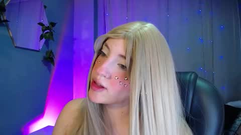 Snapshot of lulugh_ chatting on 10.17.25 lulu online show from 10.17.25