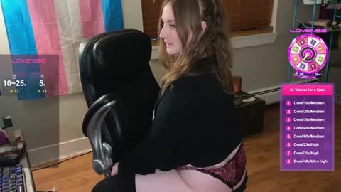 Snapshot of luluv chatting on 10.03.25 Lulu online show from 10.03.25